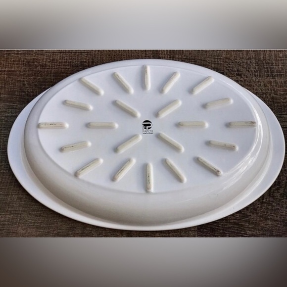 Oval Lug Handled Embossed Edge Footed Tomato Vine Illustrated FAPOR Casserole - Picture 4 of 10